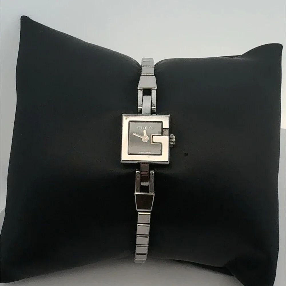 Vintage Gucci Mini G 102 Black Dial Stainless Steel Petite Ladies Wristwatch